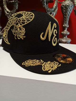 Gorra New Era 59Fifty negra y dorada
Talla 7.1/4