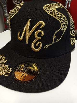 Gorra New Era 59Fifty negra y dorada
Talla 7.1/4