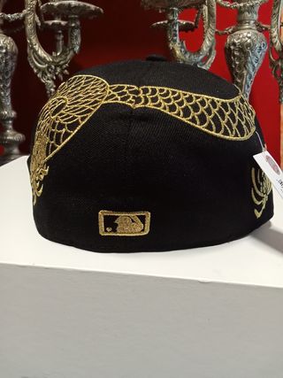 Gorra New Era 59Fifty negra y dorada
Talla 7.1/4