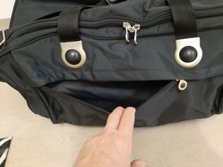 Borsone Roncato nero da viaggio.