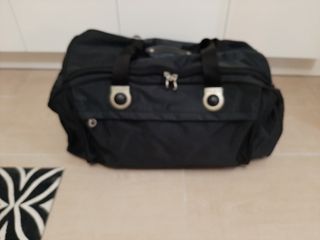 Borsone Roncato nero da viaggio.