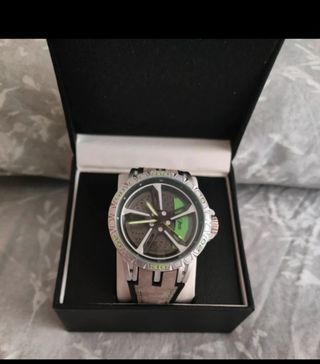 Reloj deportivo plata y beige