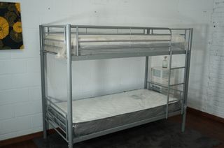 Litera metálica, blancas, negras o plateadas