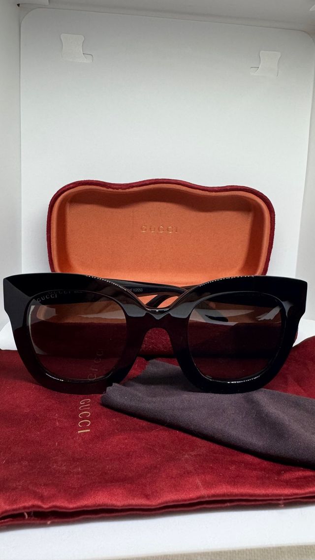 Gafas Gucci grandes, negras