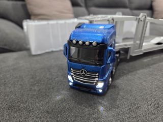 Camion Actros con Bisarca