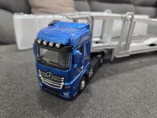 Camion Actros con Bisarca