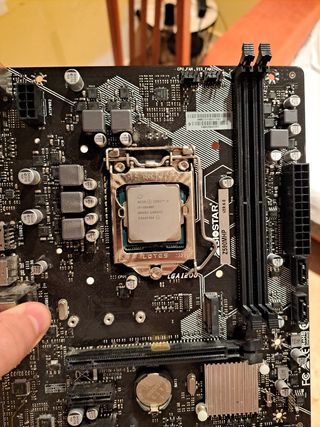 Intel i5-10400f y regalo placa base de la imagen