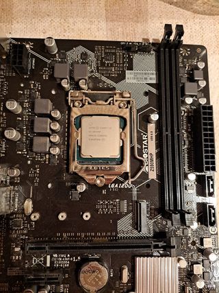 Intel i5-10400f y regalo placa base de la imagen