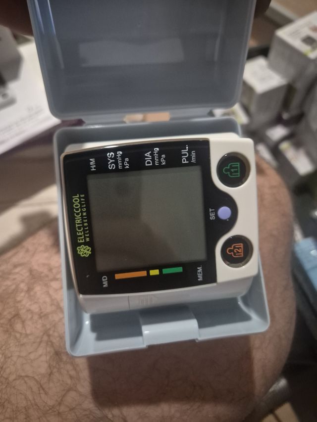 Tensiómetro de muñeca Electrónico PG-800AD-1