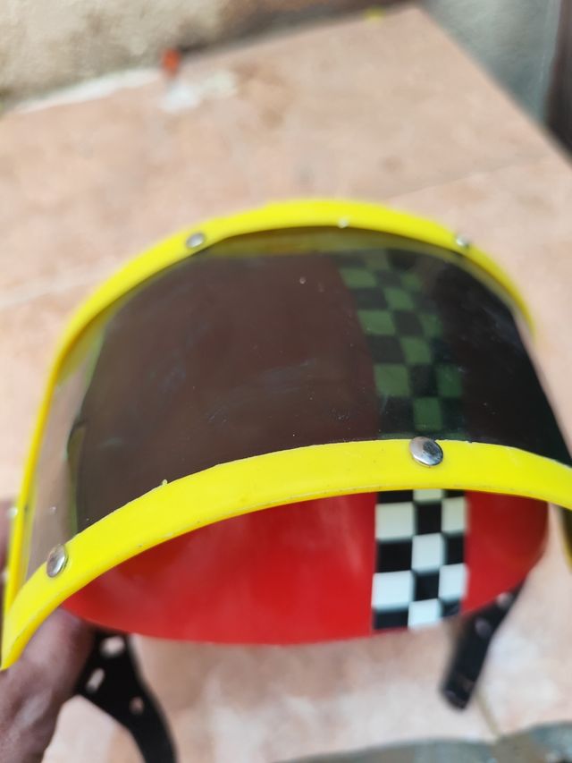 Casco infantil carreras (juguete)