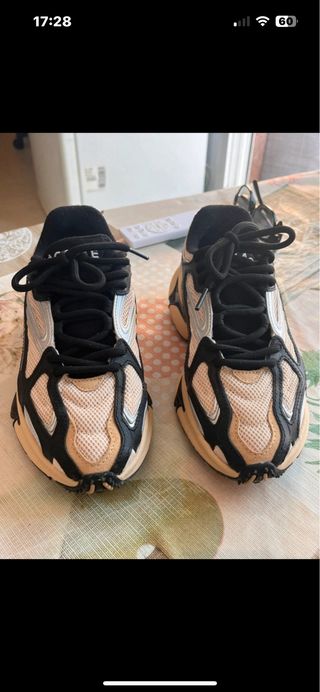 Zapatillas Lacoste - Beige y Negro