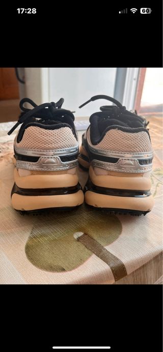 Zapatillas Lacoste - Beige y Negro