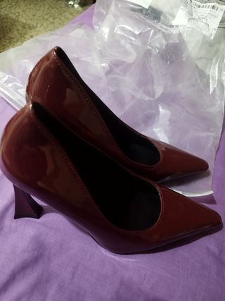 Zapatos de tacón rojos