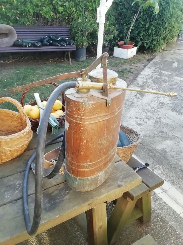 Sulfatadora antigua de cobre