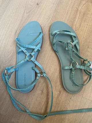 Sandalias Stradivarius tacón plano - Verde agua - 