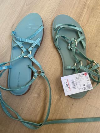 Sandalias Stradivarius tacón plano - Verde agua - 