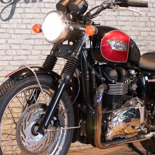 TRIUMPH BONNEVILLE T 100