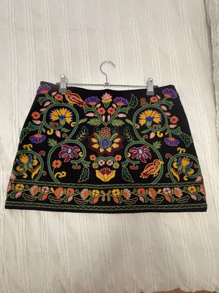 Minifalda Zara negra estampada - Talla M