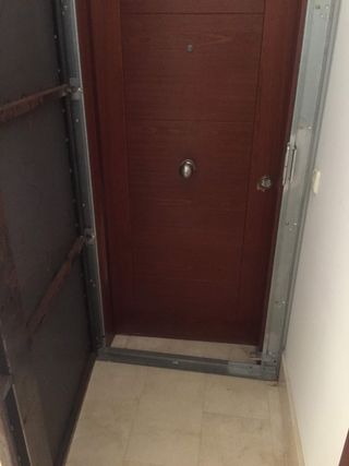 Puerta blindada antiokupa usada