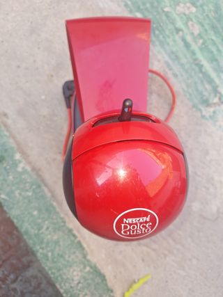 Cafetera Dolce Gusto roja y no hago envios 