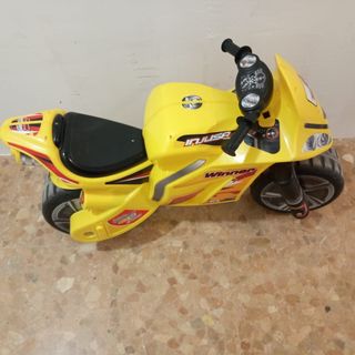 Moto Correpasillos Winner Injusa 194