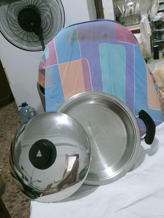 ,.OLLA AMC .ACERO INOXIDABLE DE ALTA CALIDAD