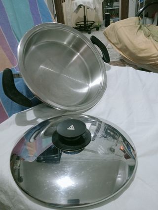 ,.OLLA AMC .ACERO INOXIDABLE DE ALTA CALIDAD