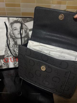 Bolso Guess negro bandolera