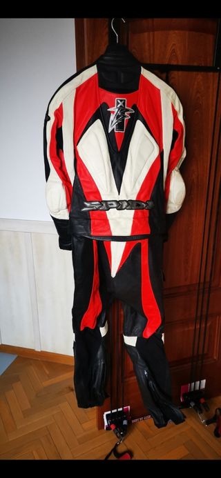 Mono Ducati  2 piezas, chaqueta ducati y suomy