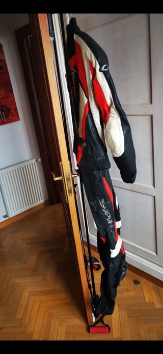 Mono Ducati  2 piezas, chaqueta ducati y suomy