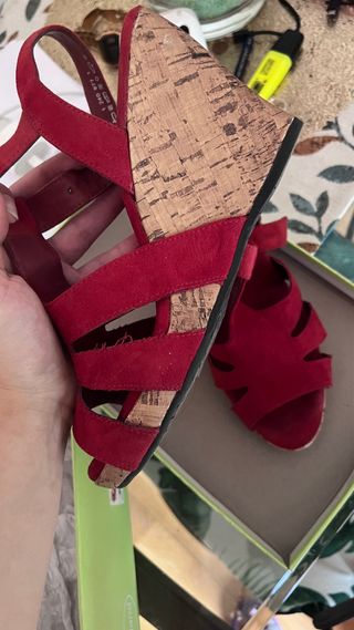 Sandalias rojas cuña