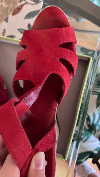 Sandalias rojas cuña