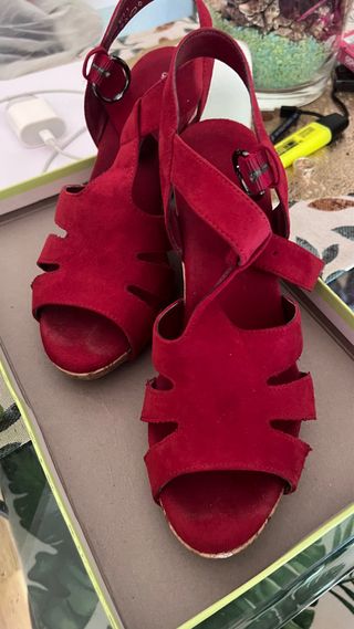 Sandalias rojas cuña