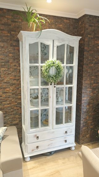 Vitrina blanca de madera maciza totalmente 