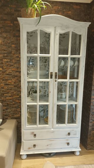 Vitrina blanca de madera maciza totalmente 