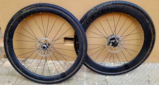 RUEDAS CARBONO TUBULAR DISCO UNICA BUJE DT SWISS