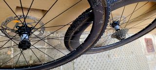 RUEDAS CARBONO TUBULAR DISCO UNICA BUJE DT SWISS