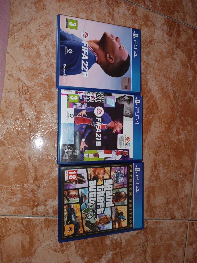 Imagen de 3 juegos PS4: FIFA 21, FIFA 22, GTA V