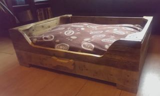 Cama perro madera reciclada
