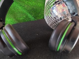 Auriculares Behringer DJ - negros y verdes