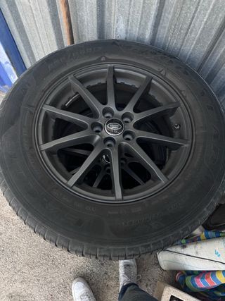 4 Ruedas Range Rover 225/65R17 good year