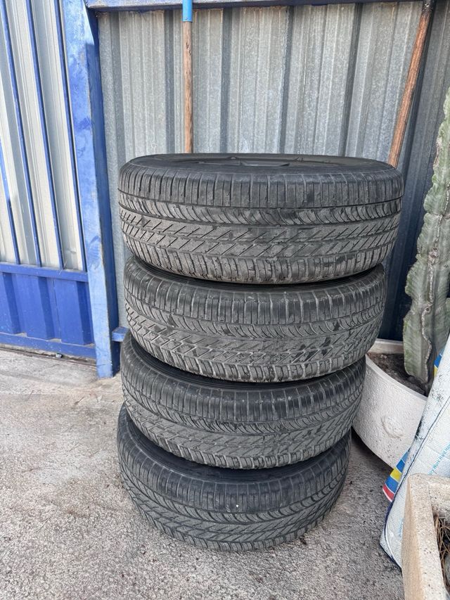 4 Ruedas Range Rover 225/65R17 good year