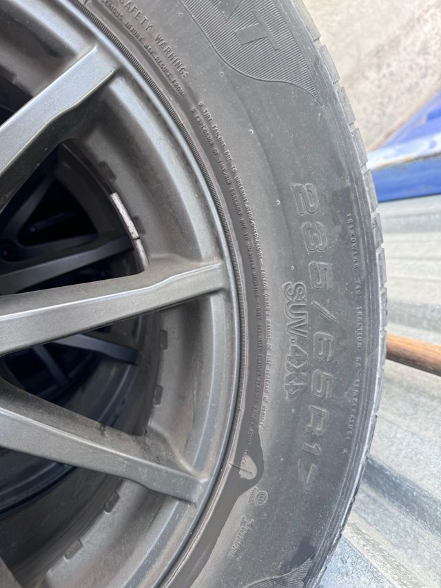4 Ruedas Range Rover 225/65R17 good year