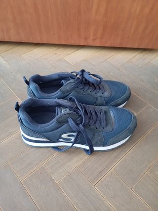 Zapatillas Skechers azules con detalles plateados 