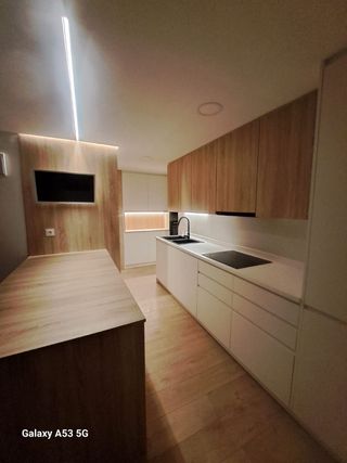 Reforma cocina: encimera mármol