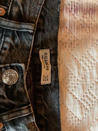 Tejanos Pull&Bear negros, talla 38