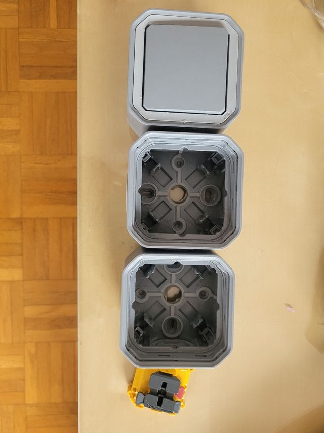 Marcos enchufes e interruptores exterior