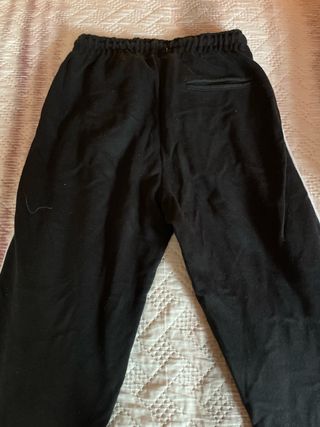 Pantalones Bershka negros con bandas blancas
