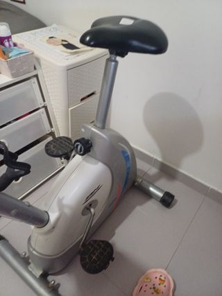Bicicleta estática ejercicio
