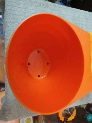 Bicchieri plastica arancioni e rossi